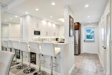 Copropriété à vendre à Hallandale Beach, Floride: 2 chambres, 97.55 m2 № 2088049 - photo 14