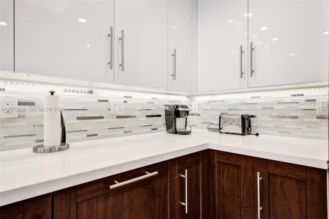 Copropriété à vendre à Hallandale Beach, Floride: 2 chambres, 97.55 m2 № 2088049 - photo 19