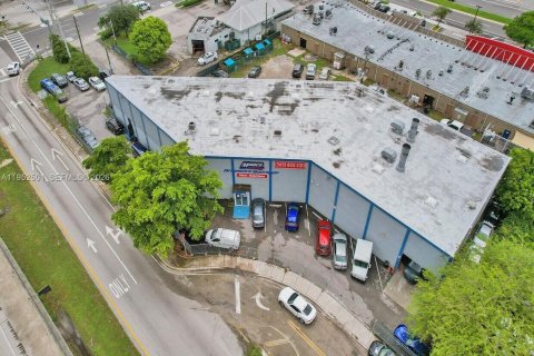 Propiedad comercial en venta en North Miami, Florida № 2153194 - foto 5