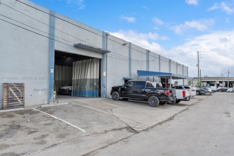 Propiedad comercial en venta en North Miami, Florida № 2153194 - foto 8