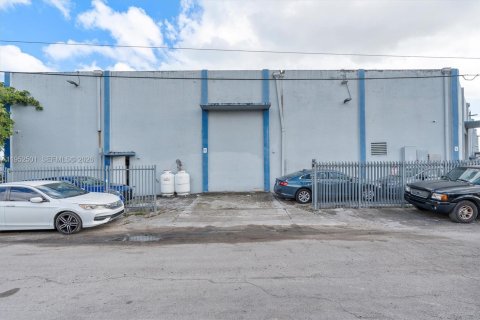 Propiedad comercial en venta en North Miami, Florida № 2153194 - foto 9
