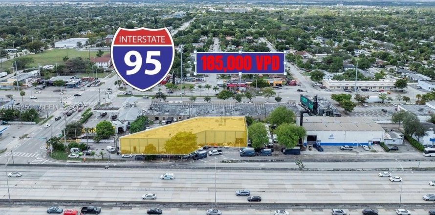 Propiedad comercial en North Miami, Florida № 2153194