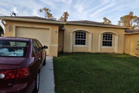 Commercial property in Lehigh Acres, Florida № 1868411 - photo 1