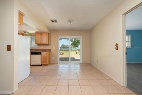 House in Pinellas Park, Florida 3 bedrooms, 122.63 sq.m. № 2304452 - photo 8
