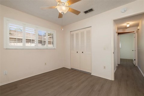 House in Pinellas Park, Florida 3 bedrooms, 122.63 sq.m. № 2304452 - photo 23