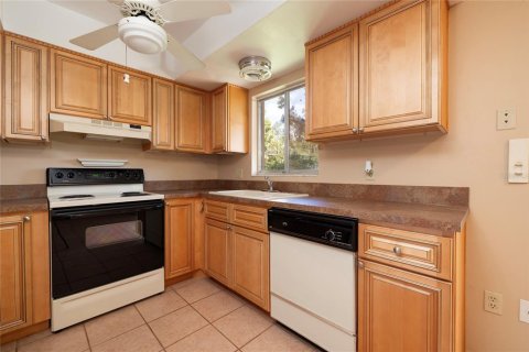 House in Pinellas Park, Florida 3 bedrooms, 122.63 sq.m. № 2304452 - photo 10
