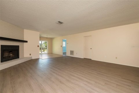 House in Pinellas Park, Florida 3 bedrooms, 122.63 sq.m. № 2304452 - photo 30