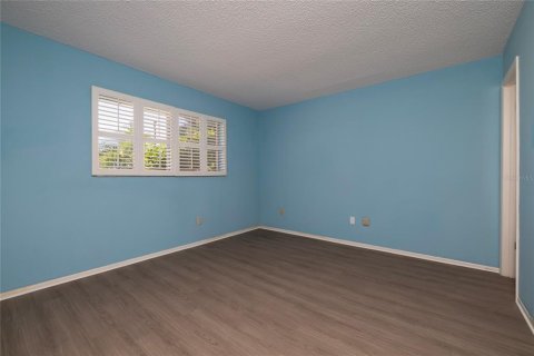 House in Pinellas Park, Florida 3 bedrooms, 122.63 sq.m. № 2304452 - photo 15