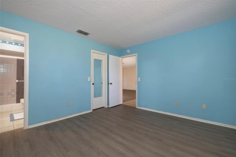 House in Pinellas Park, Florida 3 bedrooms, 122.63 sq.m. № 2304452 - photo 17