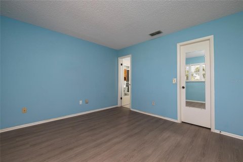 House in Pinellas Park, Florida 3 bedrooms, 122.63 sq.m. № 2304452 - photo 16