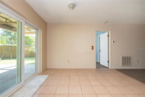 House in Pinellas Park, Florida 3 bedrooms, 122.63 sq.m. № 2304452 - photo 14
