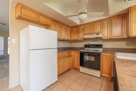 House in Pinellas Park, Florida 3 bedrooms, 122.63 sq.m. № 2304452 - photo 11