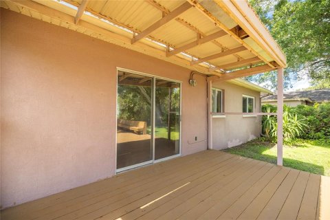 House in Pinellas Park, Florida 3 bedrooms, 122.63 sq.m. № 2304452 - photo 6