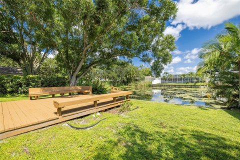 House in Pinellas Park, Florida 3 bedrooms, 122.63 sq.m. № 2304452 - photo 26