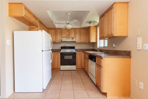 House in Pinellas Park, Florida 3 bedrooms, 122.63 sq.m. № 2304452 - photo 9