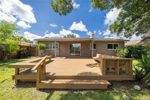 House in Pinellas Park, Florida 3 bedrooms, 122.63 sq.m. № 2304452 - photo 4
