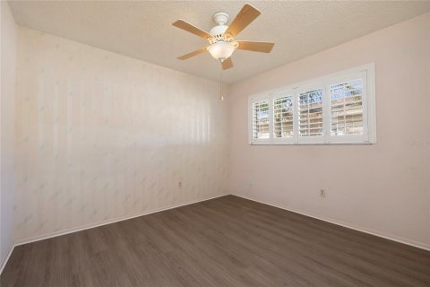House in Pinellas Park, Florida 3 bedrooms, 122.63 sq.m. № 2304452 - photo 24