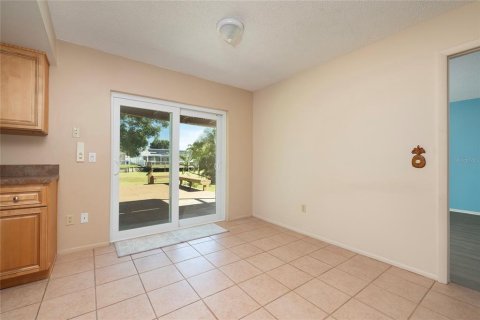 House in Pinellas Park, Florida 3 bedrooms, 122.63 sq.m. № 2304452 - photo 12