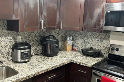 Condo in Hialeah Gardens, Florida, 2 bedrooms  № 1816505 - photo 6