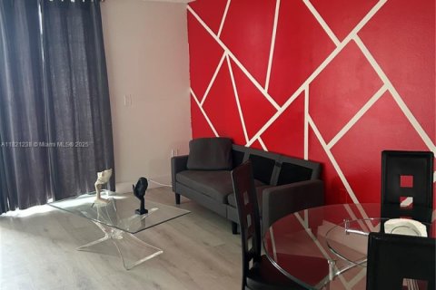 Condo in Hialeah Gardens, Florida, 2 bedrooms  № 1816505 - photo 8