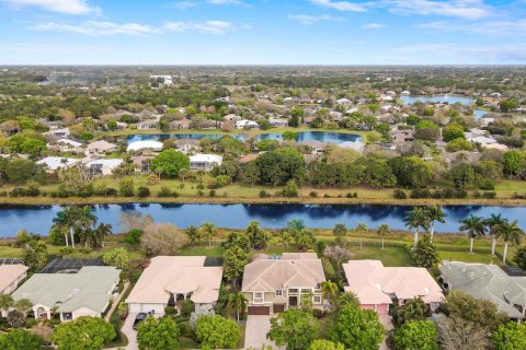 House in Palm City, Florida 5 bedrooms, 386.29 sq.m. № 1099063 - photo 1