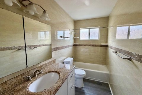 Снять в аренду кондоминиум в Майами, Флорида 2 спальни, 55.74м2, № 2154684 - фото 5