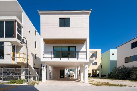 Дом в Ки-Ларго, Флорида 3 спальни № 2037954