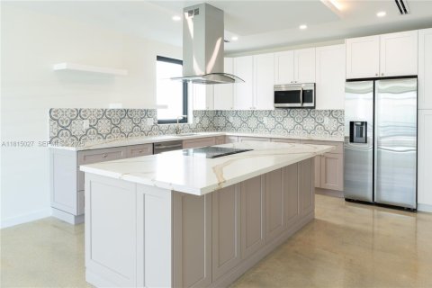 House in Key Largo, Florida 3 bedrooms № 2037954 - photo 4