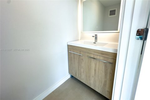 House in Key Largo, Florida 3 bedrooms № 2037954 - photo 17