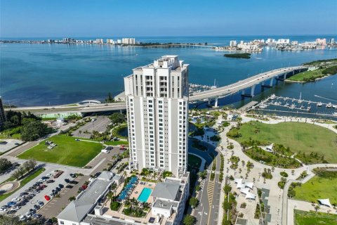 Condominio en venta en Clearwater, Florida, 2 dormitorios, 163.97 m2 № 1906604 - foto 1