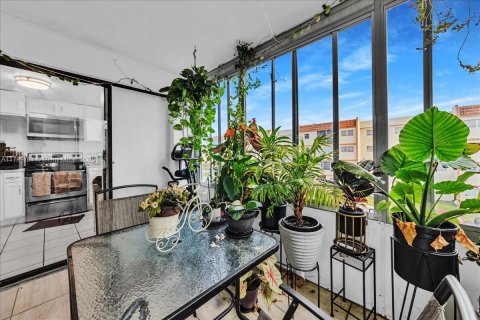 Condo in Lauderhill, Florida, 2 bedrooms  № 1959499 - photo 20