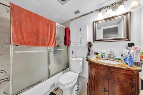 Condo in Lauderhill, Florida, 2 bedrooms  № 1959499 - photo 25