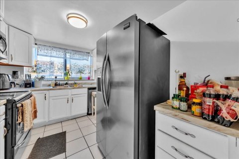 Condo in Lauderhill, Florida, 2 bedrooms  № 1959499 - photo 14