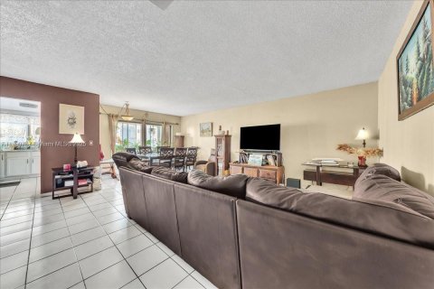 Condo in Lauderhill, Florida, 2 bedrooms  № 1959499 - photo 7