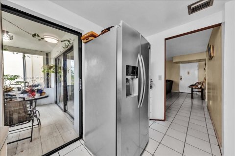 Condo in Lauderhill, Florida, 2 bedrooms  № 1959499 - photo 17