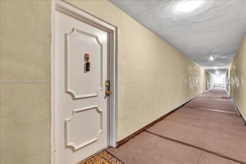 Condo in Lauderhill, Florida, 2 bedrooms  № 1959499 - photo 6