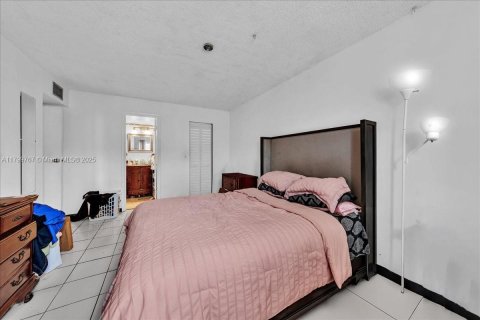 Condo in Lauderhill, Florida, 2 bedrooms  № 1959499 - photo 24