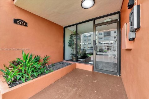 Condo in Lauderhill, Florida, 2 bedrooms  № 1959499 - photo 3