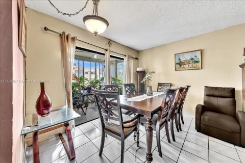 Condo in Lauderhill, Florida, 2 bedrooms  № 1959499 - photo 9