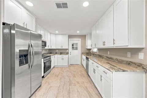 Villa ou maison à vendre à Sarasota, Floride: 3 chambres, 113.81 m2 № 2408744 - photo 3