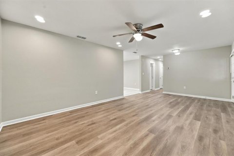 Villa ou maison à vendre à Sarasota, Floride: 3 chambres, 113.81 m2 № 2408744 - photo 8