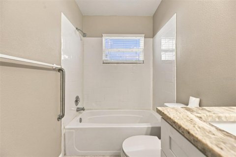 Villa ou maison à vendre à Sarasota, Floride: 3 chambres, 113.81 m2 № 2408744 - photo 25
