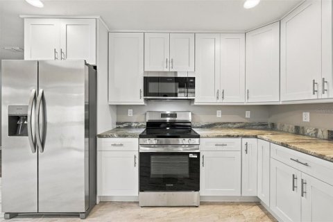 Villa ou maison à vendre à Sarasota, Floride: 3 chambres, 113.81 m2 № 2408744 - photo 14