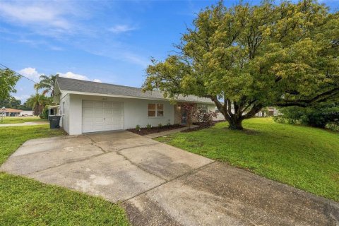 Villa ou maison à vendre à Sarasota, Floride: 3 chambres, 113.81 m2 № 2408744 - photo 5
