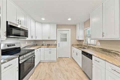 Villa ou maison à vendre à Sarasota, Floride: 3 chambres, 113.81 m2 № 2408744 - photo 13