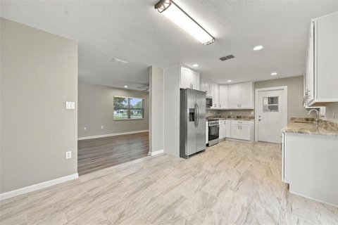 Villa ou maison à vendre à Sarasota, Floride: 3 chambres, 113.81 m2 № 2408744 - photo 11