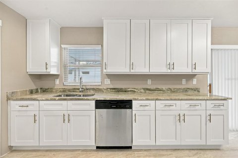 Villa ou maison à vendre à Sarasota, Floride: 3 chambres, 113.81 m2 № 2408744 - photo 15