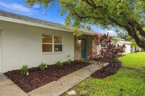 Villa ou maison à vendre à Sarasota, Floride: 3 chambres, 113.81 m2 № 2408744 - photo 2