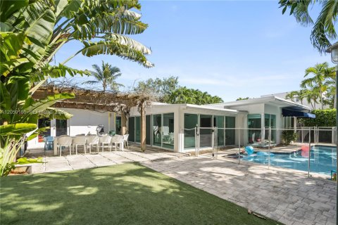 Villa ou maison à louer à Key Biscayne, Floride: 4 chambres, 204.01 m2 № 2169479 - photo 2