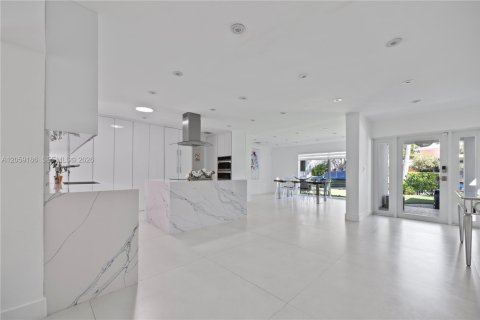 Villa ou maison à louer à Key Biscayne, Floride: 4 chambres, 204.01 m2 № 2169479 - photo 12